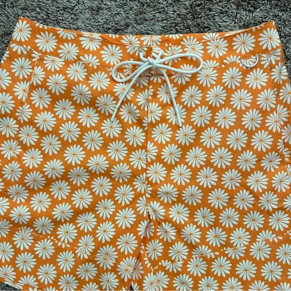 Outdoor Voices Men's Solarcool 6" Beach Boardshort in Apricot Floral - Picture 4 of 9